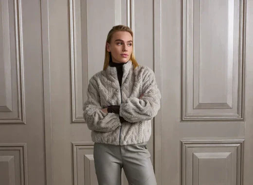 S'habiller avec style cet hiver : conseils et astuces pour adapter votre garde-robe