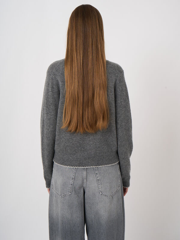 Cardigan en cachemire et laine bouclée à bords festonnés