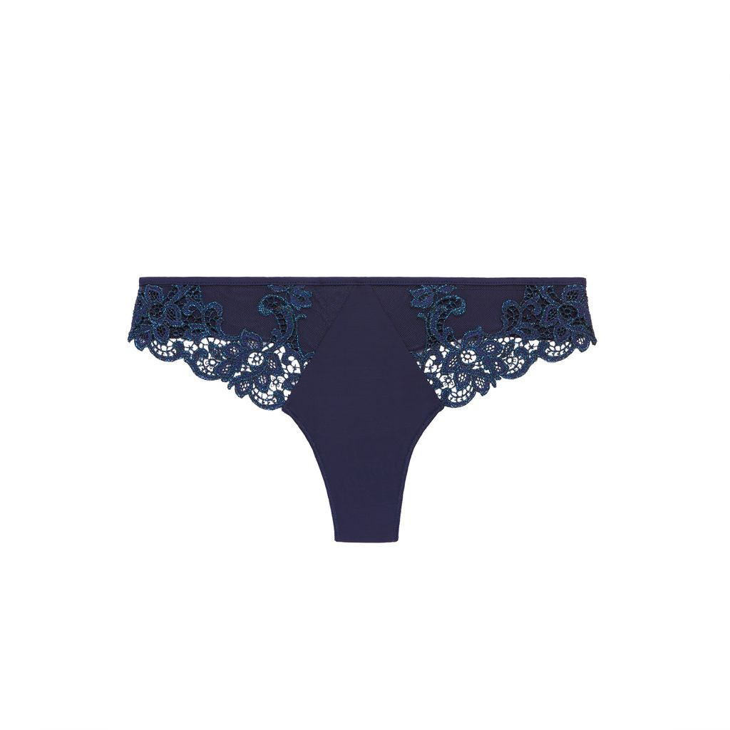 String SAGA SIMONE PÉRÈLE