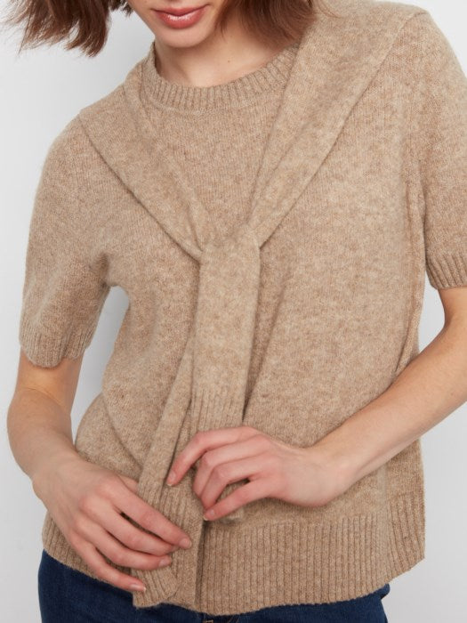Pull à manches courtes avec un détail de manches