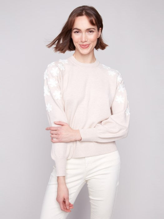 Pull ras du cou avec fleurs brodées