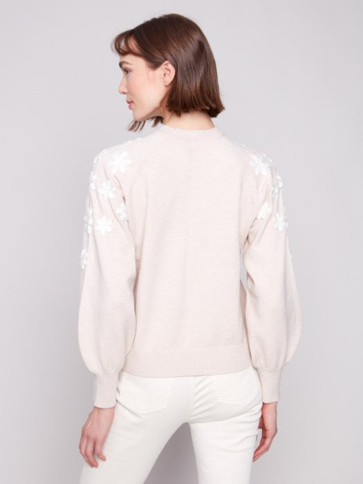 Pull ras du cou avec fleurs brodées