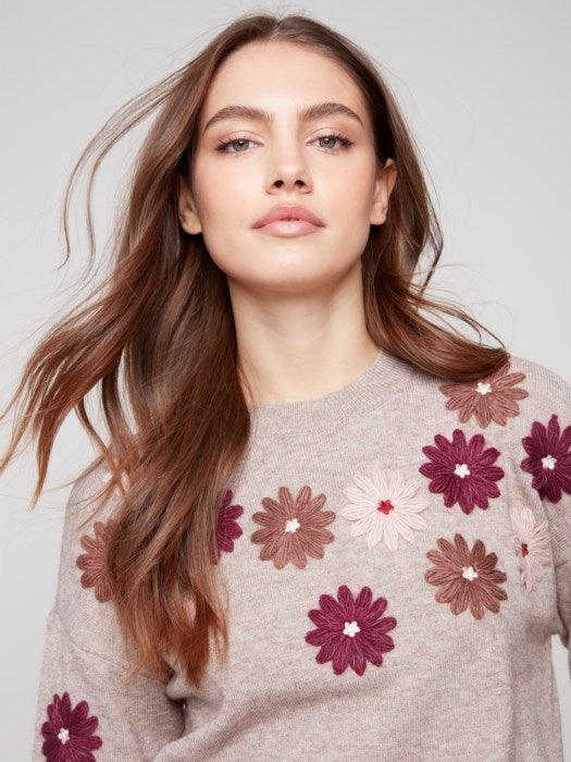 Pull à broderie florale CHARLIE B
