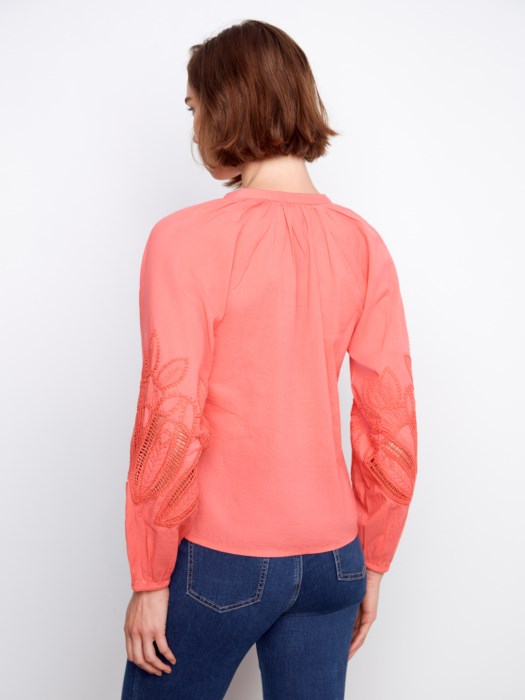 Blouse en coton à boutons sur le devant avec broderies CHARLIE B