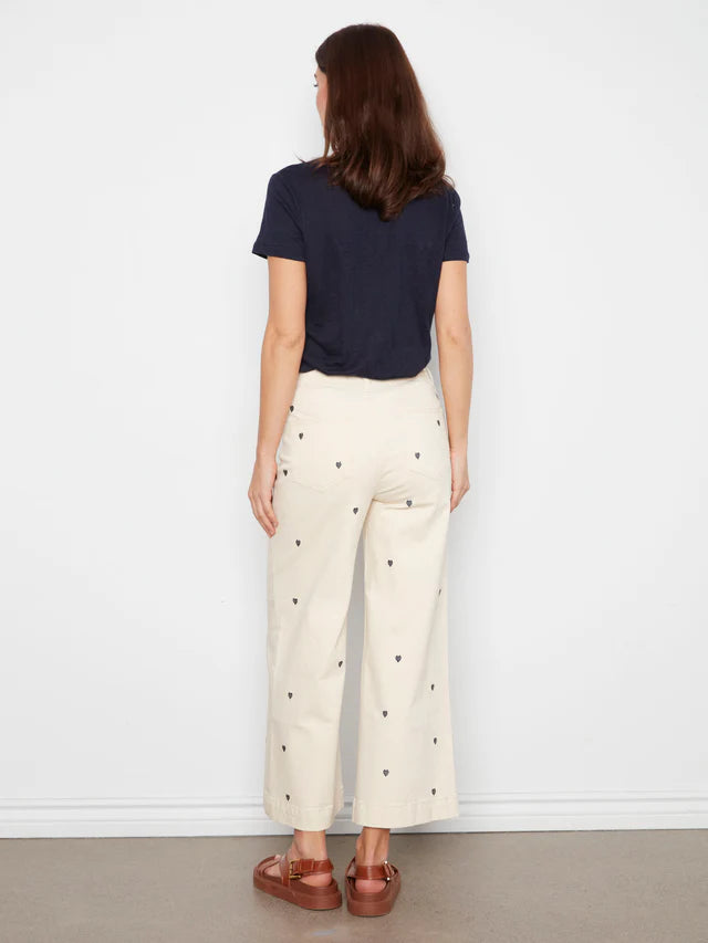Pantalon évasé écourté en sergé brodé