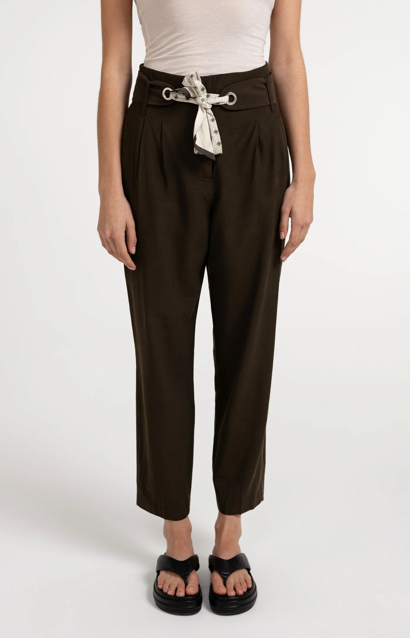 Pantalon taille haute avec foulard
