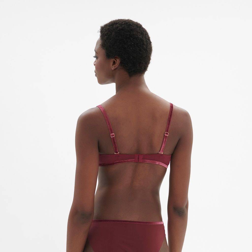Soutien-Gorge SCÉNARIO SIMONE PÉRÈLE