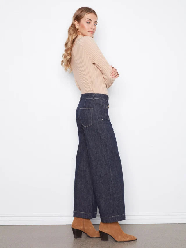 Jean à jambe large écourté avec poches plaquées et détail de mors