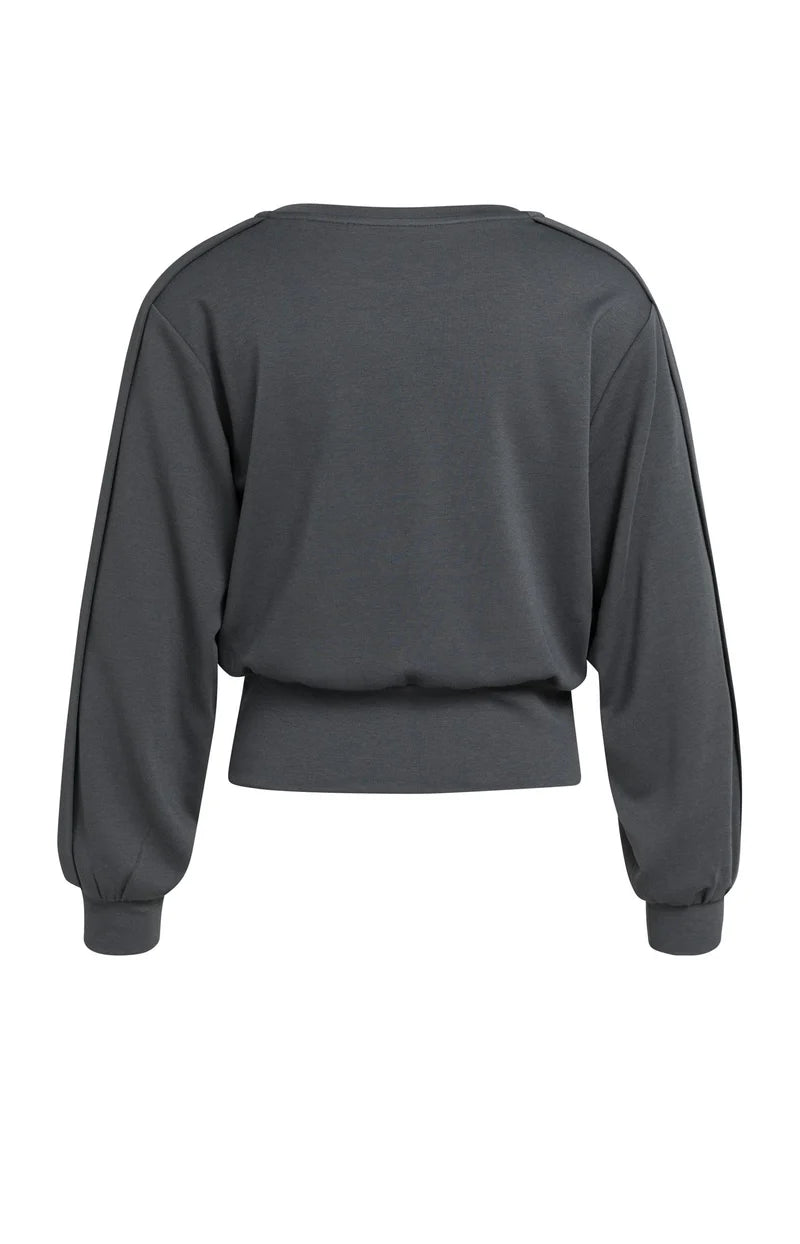 Pull léger avec ceinture et détails plissés
