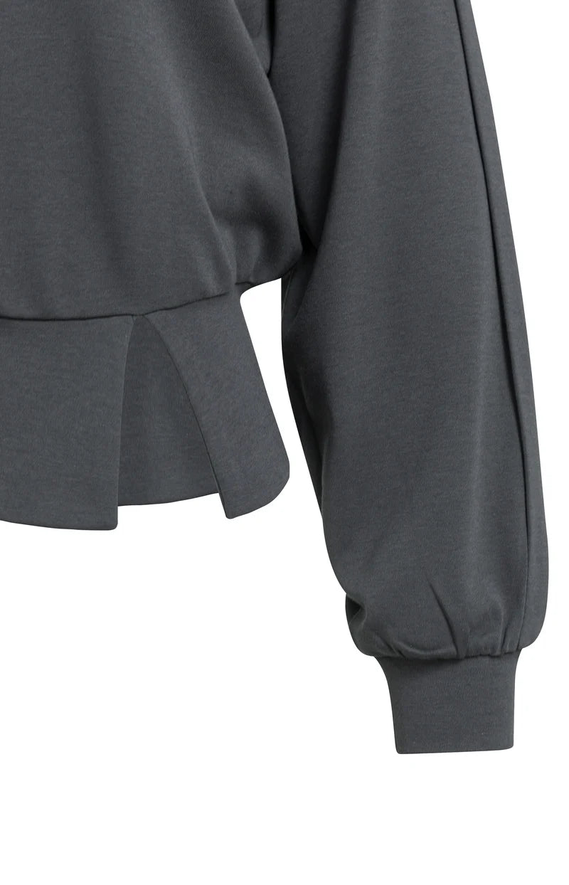 Pull léger avec ceinture et détails plissés