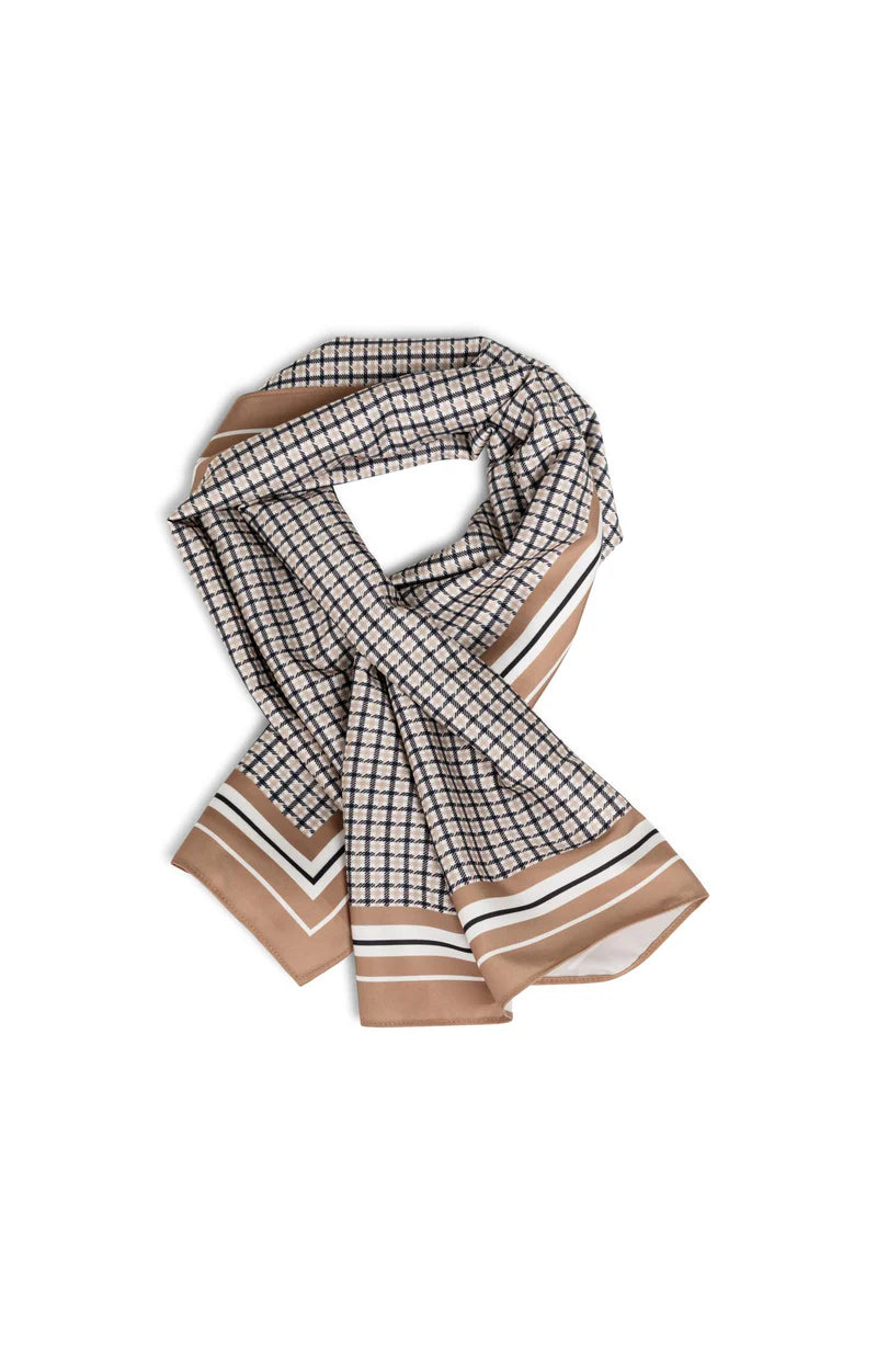 Foulard satiné à carreaux et bordures détaillées