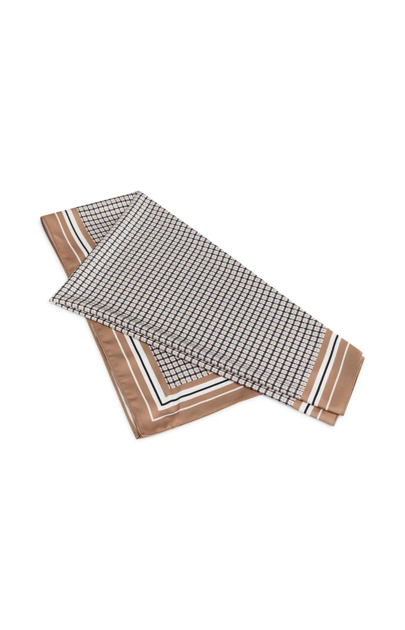 Foulard satiné à carreaux et bordures détaillées