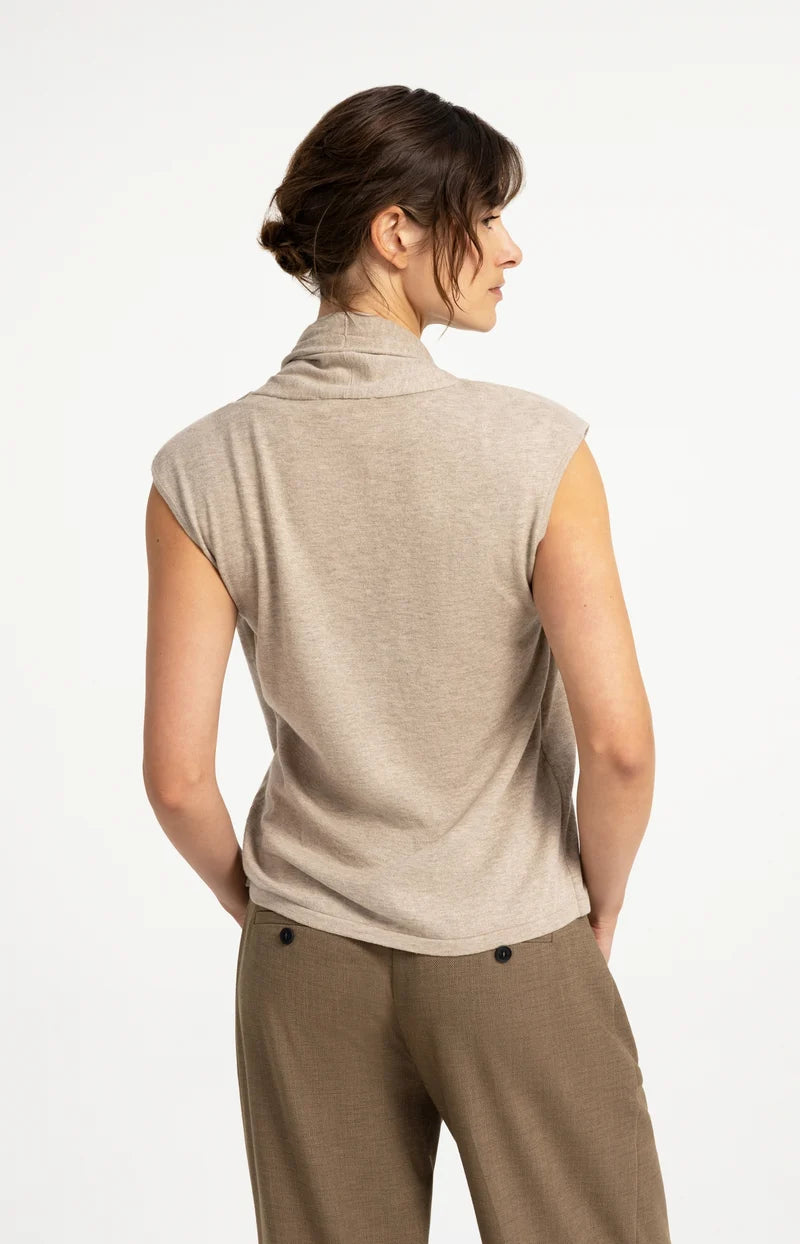 Cardigan sans manches avec superposition et boutons