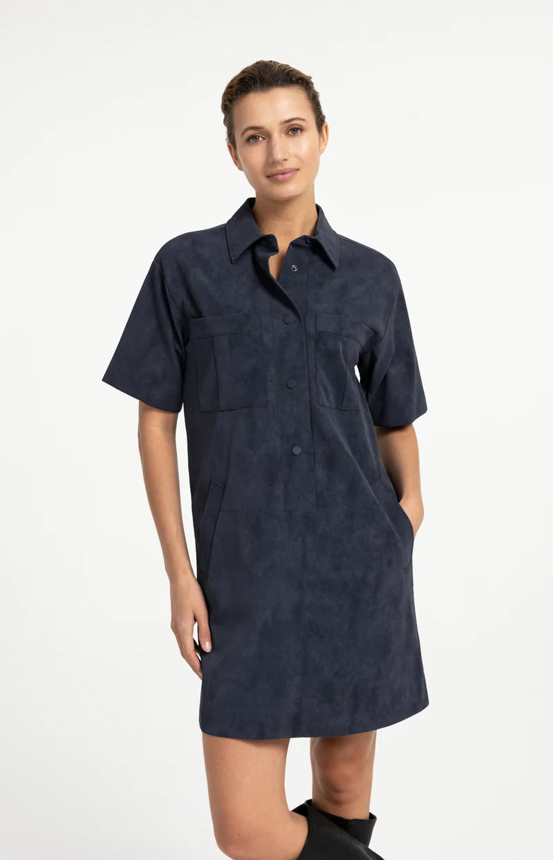 Robe en suédine à manches courtes