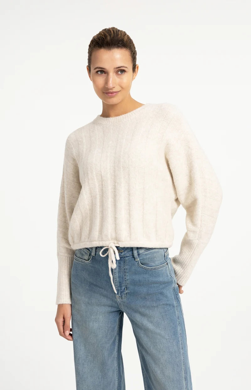 Pull avec manches chauve-souris et cordon de serrage