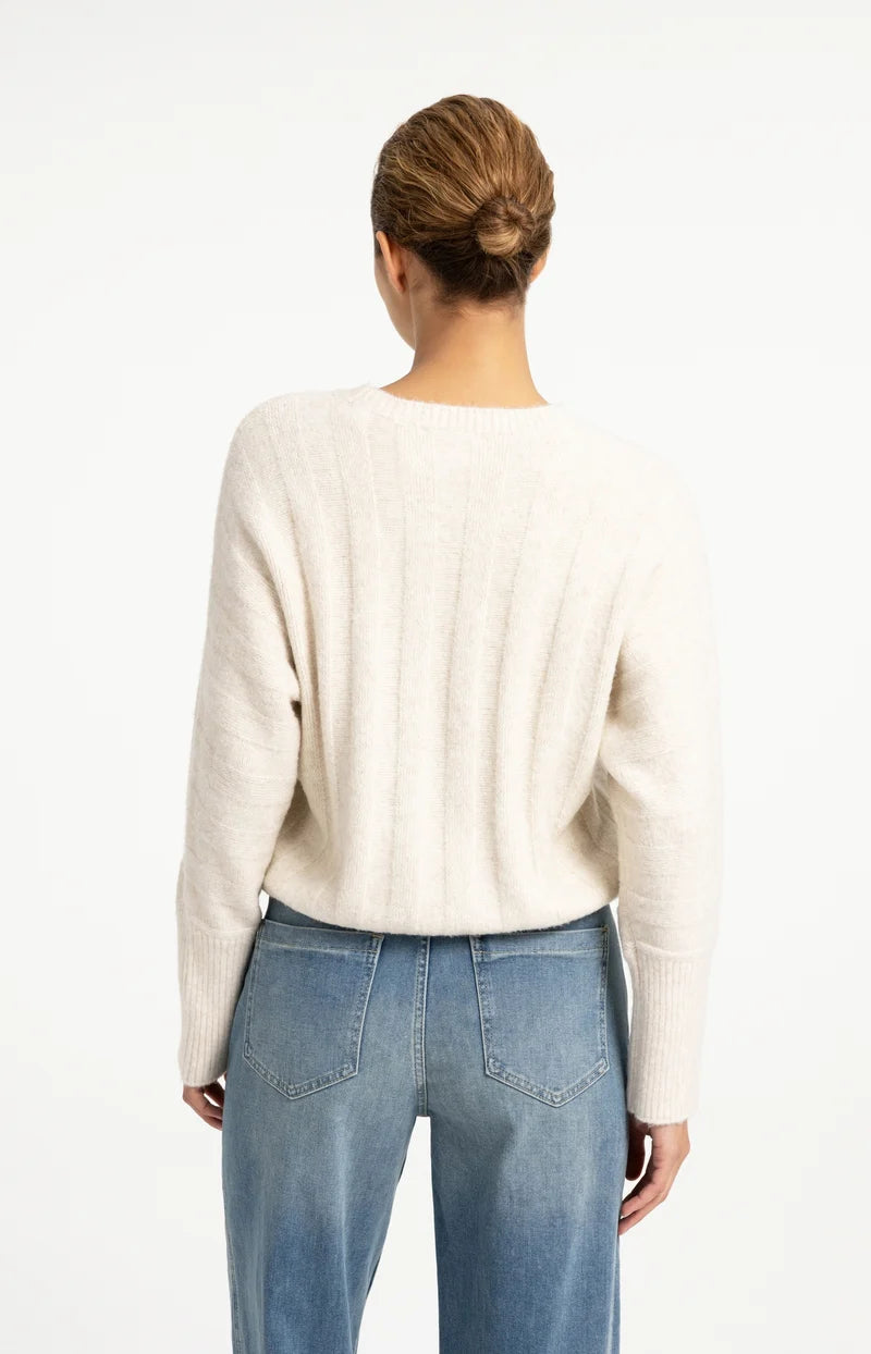 Pull avec manches chauve-souris et cordon de serrage