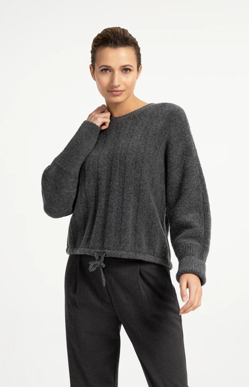 Pull avec manches chauve-souris et cordon de serrage