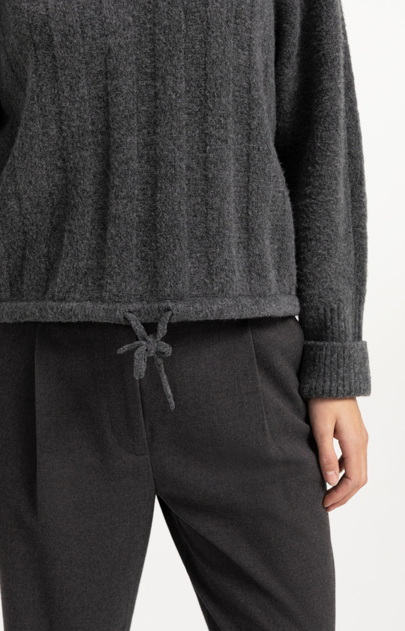 Pull avec manches chauve-souris et cordon de serrage