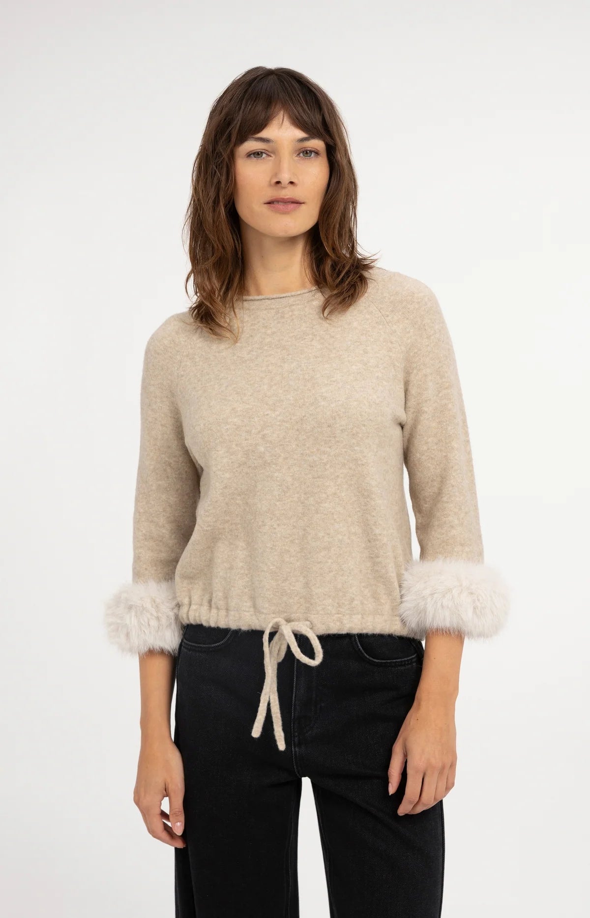 Pull à manchettes amovibles en fausse fourrure