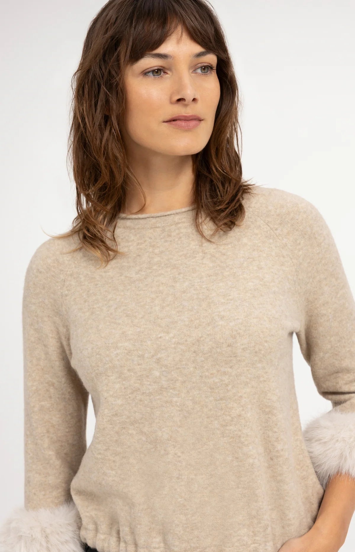 Pull à manchettes amovibles en fausse fourrure