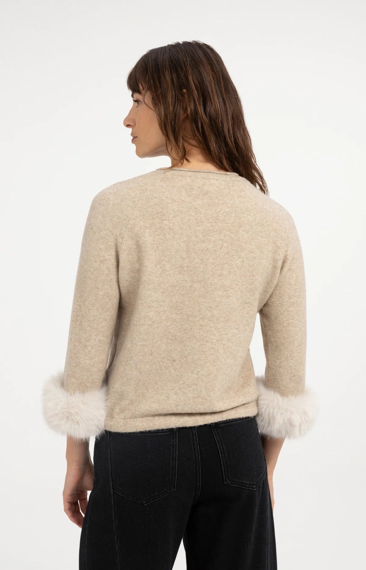 Pull à manchettes amovibles en fausse fourrure