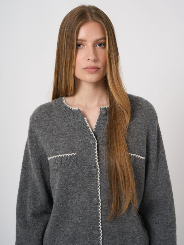 Cardigan en cachemire et laine bouclée à bords festonnés