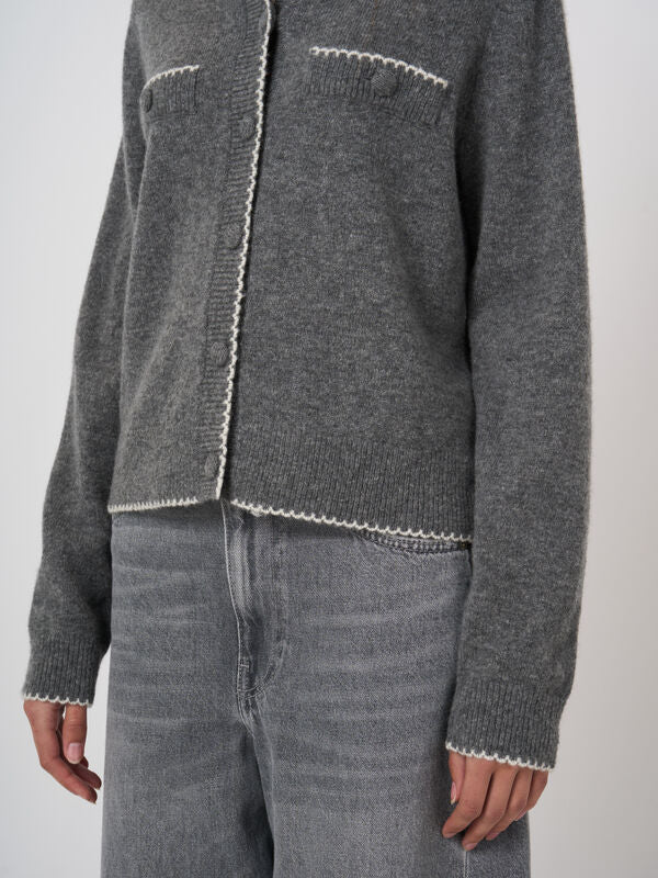 Cardigan en cachemire et laine bouclée à bords festonnés