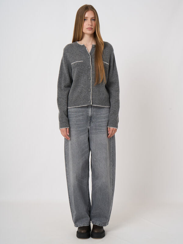 Cardigan en cachemire et laine bouclée à bords festonnés