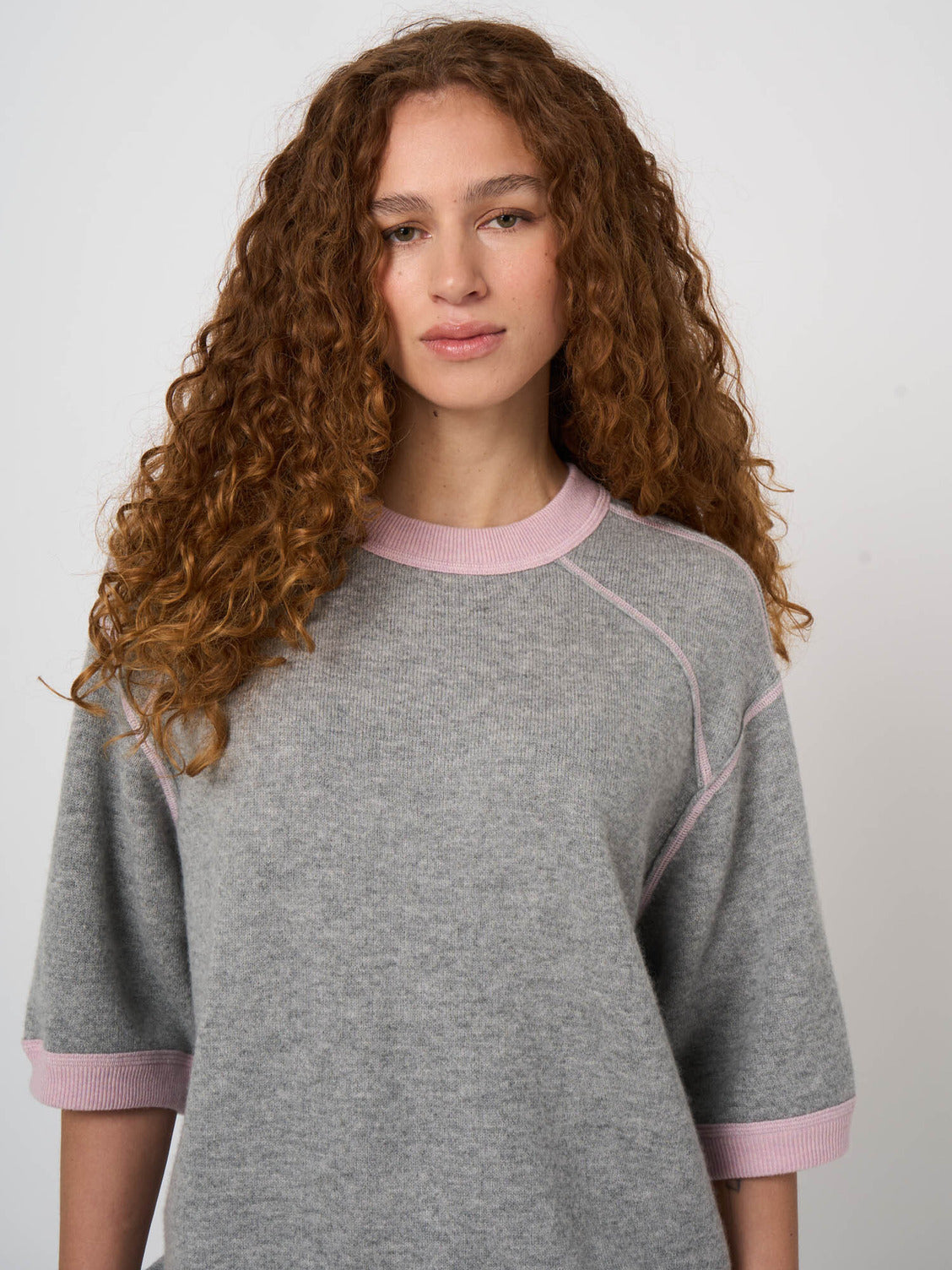 Pull léger en cachemire à col rond