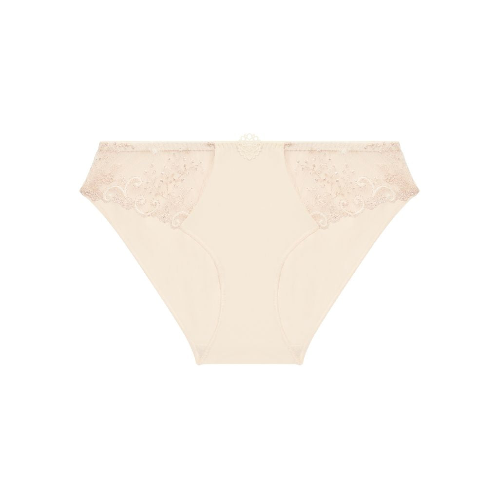 SIMONE PÉRÈLE DELICE Brief