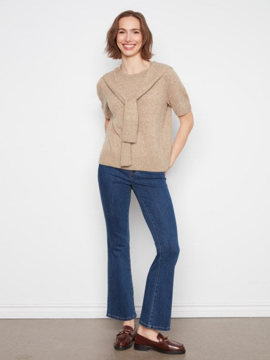 Pull à manches courtes avec un détail de manches