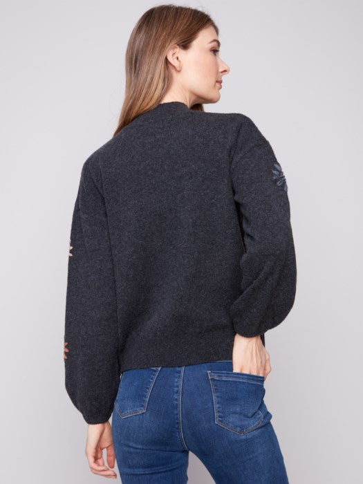 Pull à col montant avec broderie florale CHARLIE B