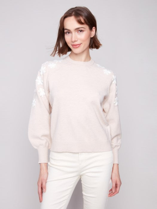 Pull ras du cou avec fleurs brodées
