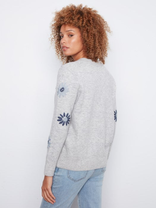 Pull brodé à fleurs à col en V