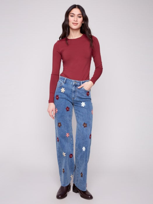 Jeans larges avec des patchs de fleurs CHARLIE B