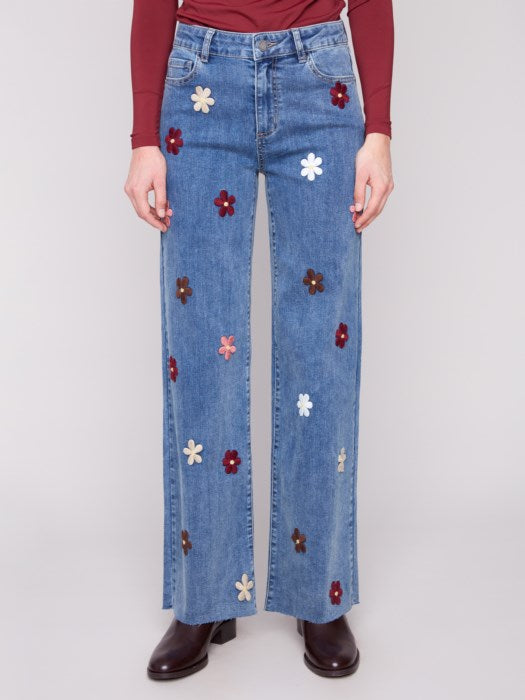 Jeans larges avec des patchs de fleurs CHARLIE B