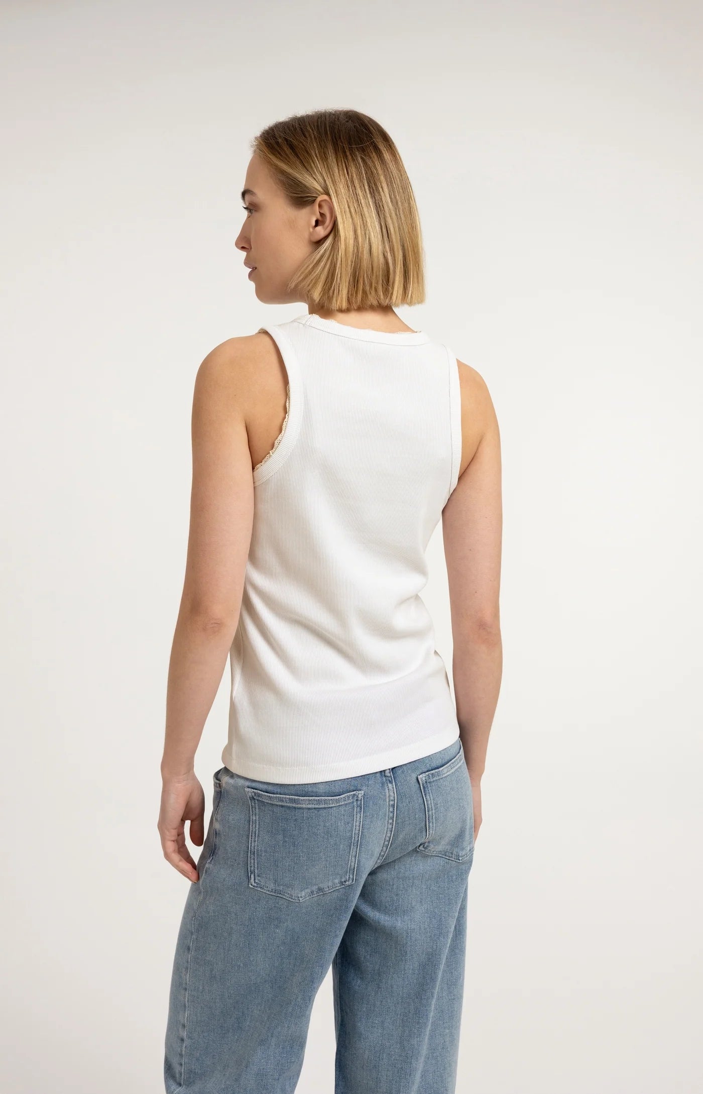 Débardeur avec broderie délicate