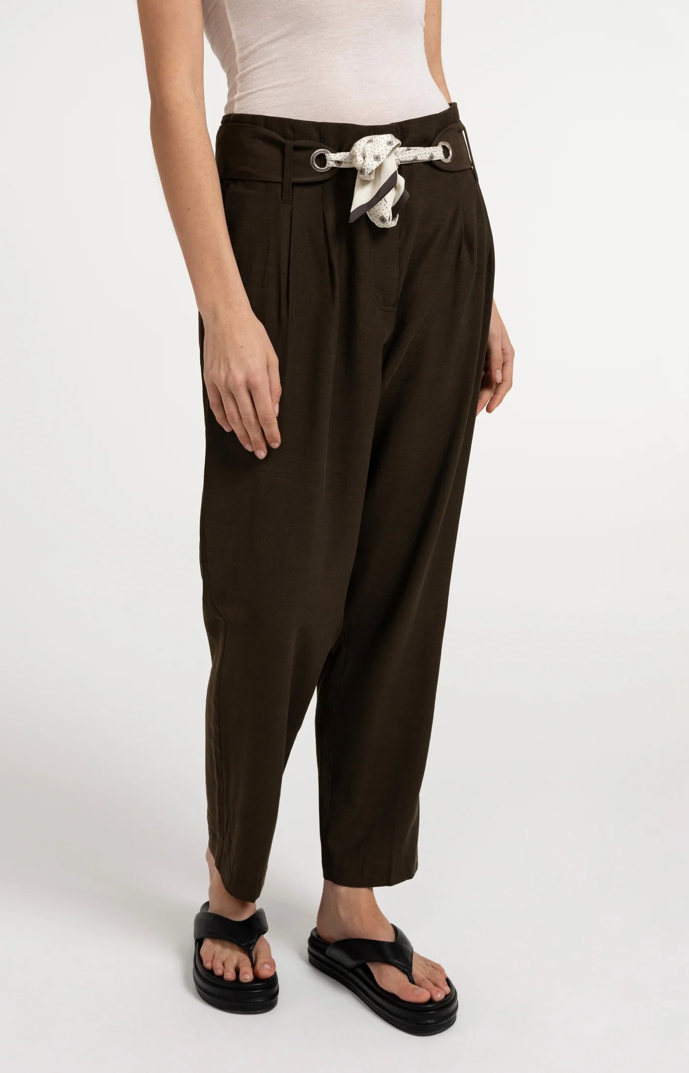 Pantalon taille haute avec foulard