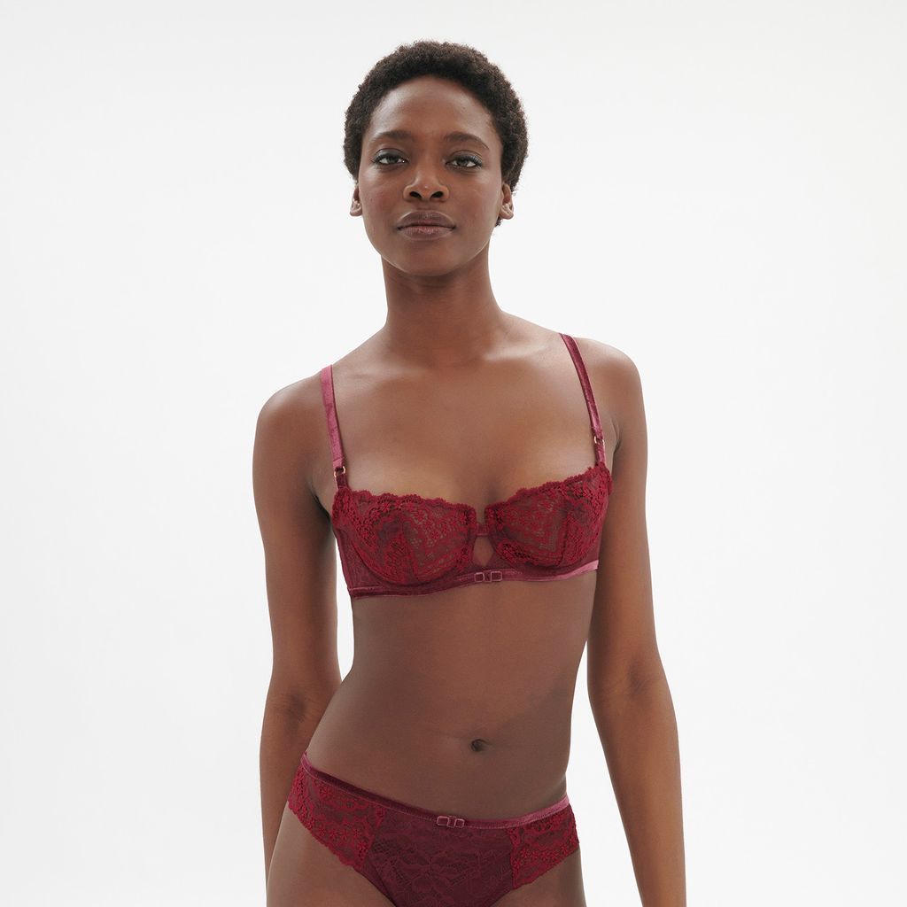 Soutien-Gorge SCÉNARIO SIMONE PÉRÈLE