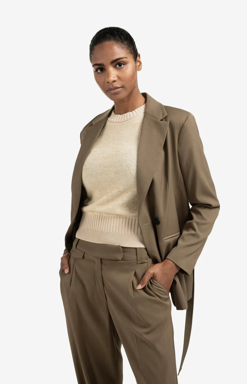 Blazer avec ceinture et fermeture à double boutonnage YAYA