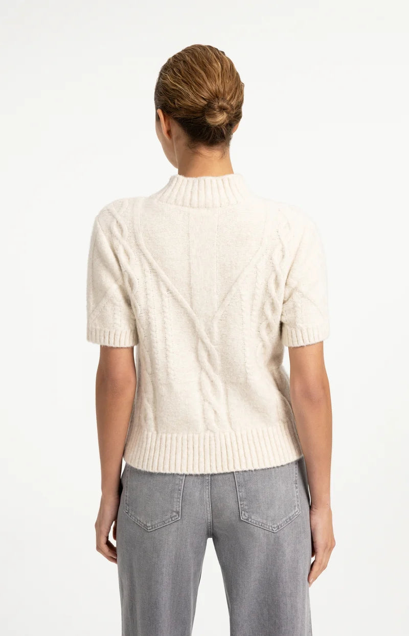 Pull en maille torsadée à manches courtes