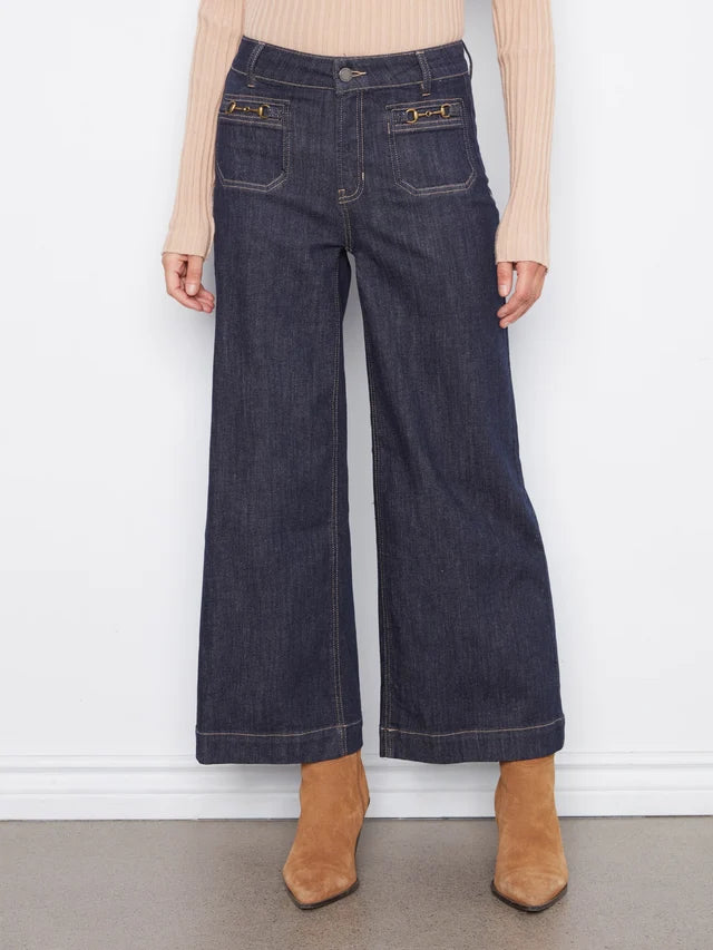 Jean à jambe large écourté avec poches plaquées et détail de mors