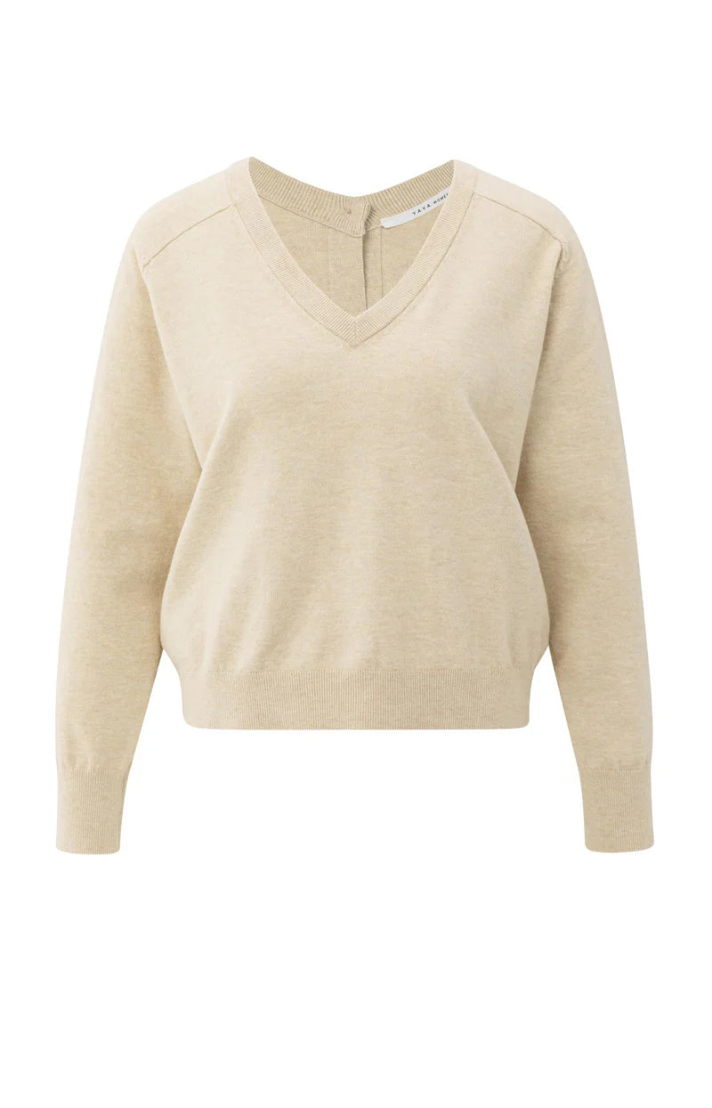 Pull avec double col V et boutons au dos en finition YAYA