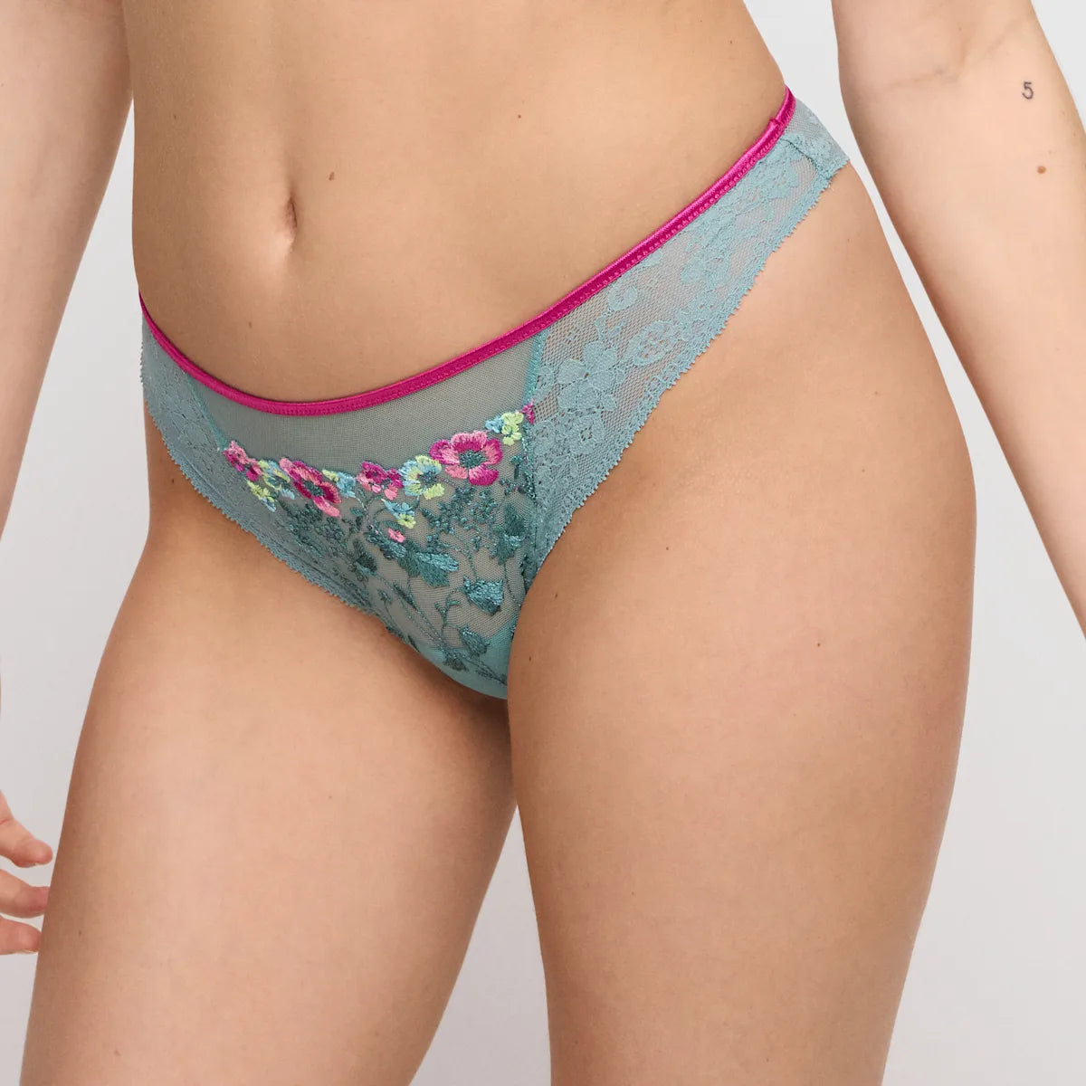 String LIZELOT MARIE JO
