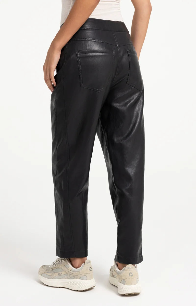 Pantalon coupe carotte en similicuir