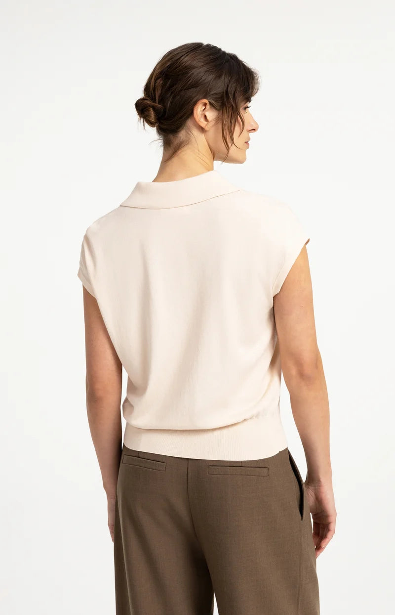 Polo en maille fine sans manches