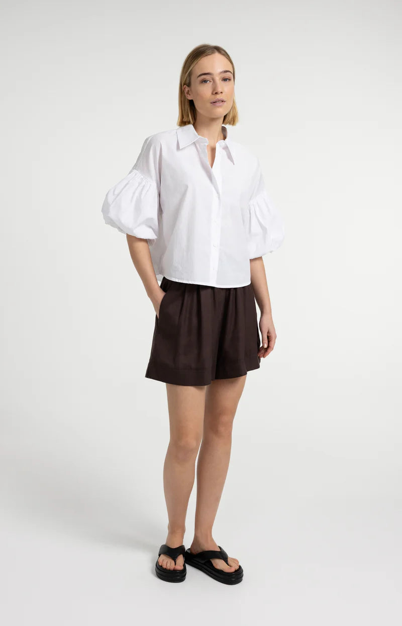 Short taille haute avec ceinture élastique