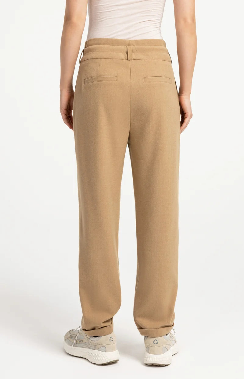 Pantalon taille haute avec ceinture décorative