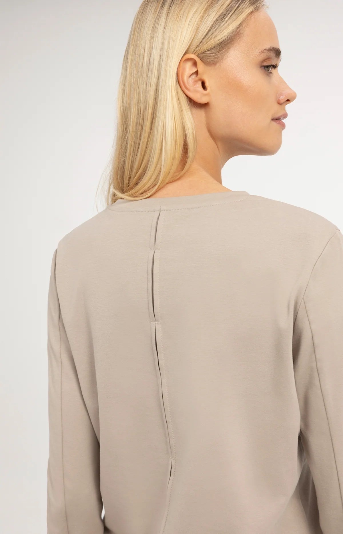Haut en jersey et manchettes en dentelle