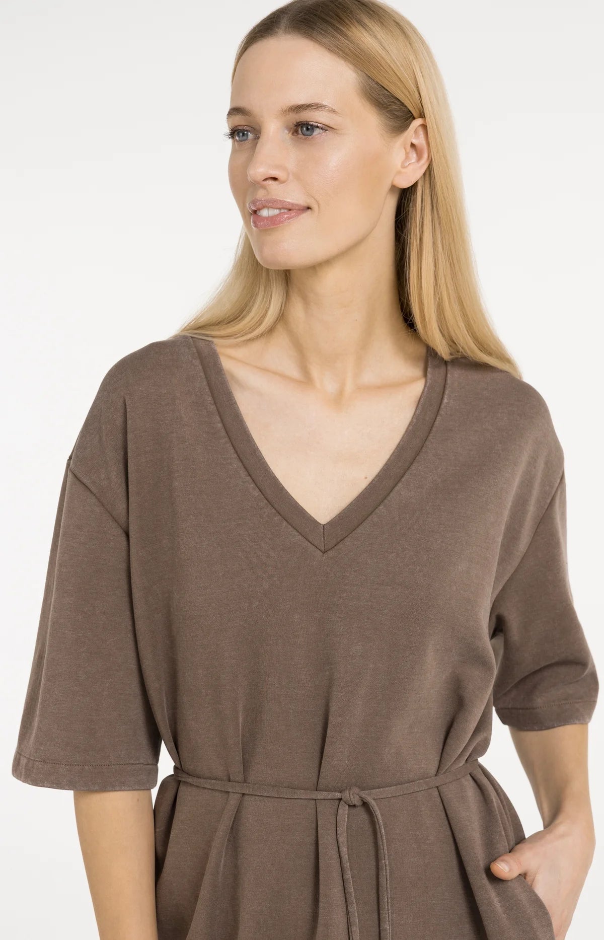 Robe jersey à col en V et ceinture à cravate